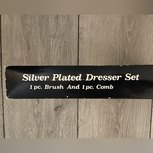 NEVER BEEN USED SILVER PLATED DRESSER SET 1 PIECE BRUSH AND 1 PIECE COMB. - Picture 3 of 3